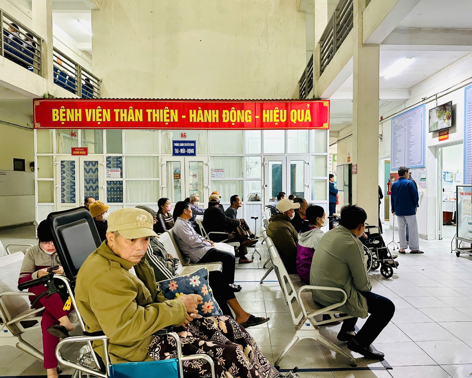 CÔNG TÁC KHÁM CHỮA BỆNH NGAY SAU KỲ NGHỈ LỄ GIỖ TỔ HÙNG VƯƠNG 10/3/2025